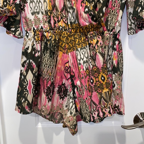 Elan Womens Colorful Romper 3/4 Sleeve V-Neck size S - Picture 3 of 4